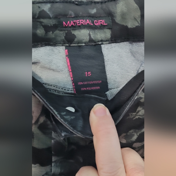 Nwot Material Girl sz 15 black soft lightweight floral stretch jeans - Picture 2 of 11